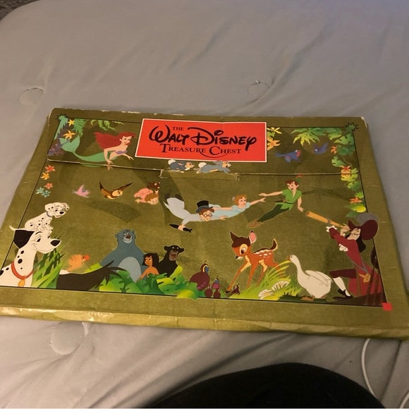 VINTAGE The Walt Disney Treasure Chest from 1991. - Picture 10 of 13